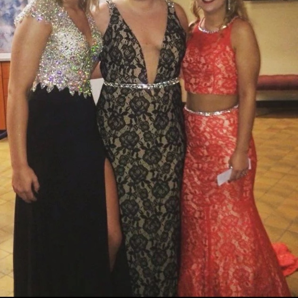 Nude/Black Lace Prom Dress
